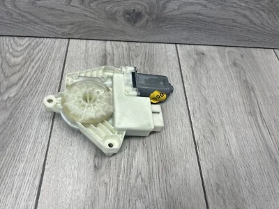 VW Golf MK7 Estate Wagon Power Window Regulator Motor Rear Right 5Q4959812A - Image 1 of 4