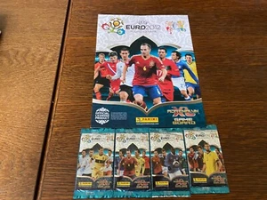 Lot 4 boosters cartes panini Foot adrenalyn XL euro 2012 +terrain foot - Foto 1 di 7