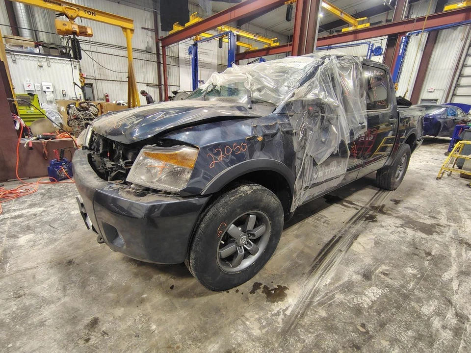 10 - 15 NISSAN TITAN Alternator E856413 - Image 1 of 4