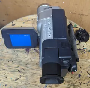 Sony Handycam CCD-TRV318 Video Hi-8 Camcorder - Picture 1 of 9