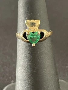 14KT YELLOW GOLD LAB CREATED EMERALD CLADDAGH HEART RING - SIZE 2.75  (S216) - Picture 1 of 6
