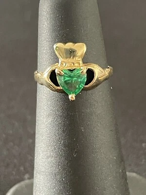 14KT YELLOW GOLD LAB CREATED EMERALD CLADDAGH HEART RING - SIZE 2.75  (S216) - Image 1 of 4
