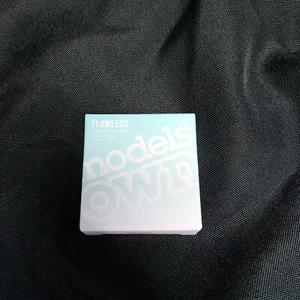 Models Own Flawless Creme Concealer In Ivory 01 .03oz - Picture 1 of 6