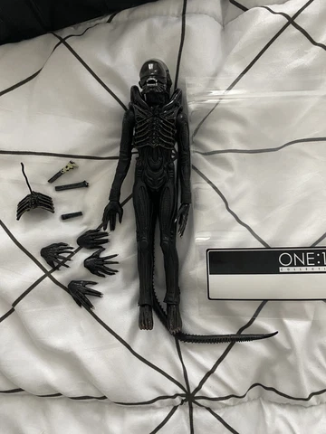Mezco One 12 Collective Alien Big Chap Xenomorph Action Figure ONLY LOOSE Neca Cover