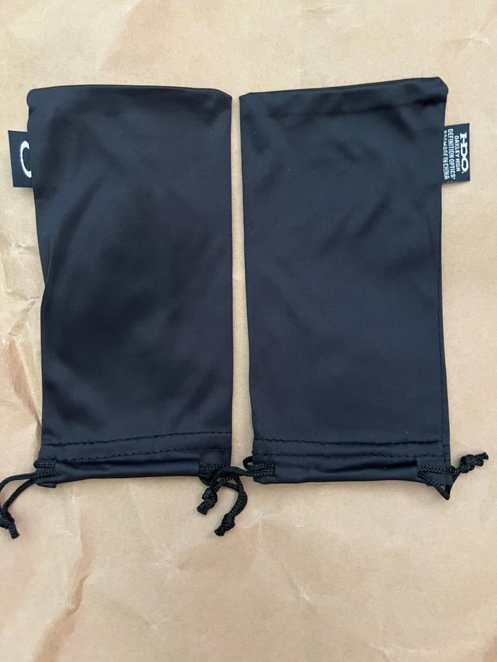 PACK DE 2 GAFAS DE SOL OAKLEY ANTIAÉREAS MICRO FIBRA SUAVE LIMPIEZA paño y ALMACENAMIENTO Foto 1 de 2
