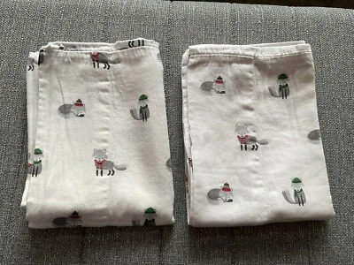 (2) Fronhas padrão Aspen & Pine Christmas Foxes ~ 100% algodão ~ 29”x 18,5” - Imagem 1 de 4