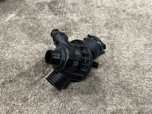 BMW Thermostat Housing 2394968  - Bild 1 von 3