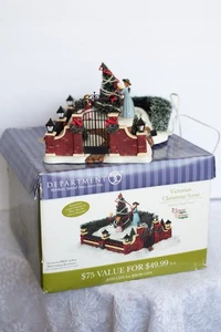 Dept 56 Dickens Village Scena di Natale Vittoriana Decorazione Albero #58588 --LEGGI - Foto 1 di 14