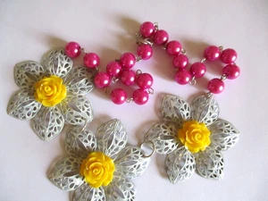 womens teens hot pink white yellow filigree flower boho one of a kind necklace - Bild 1 von 2