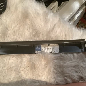 OEM Mercedes Genuine L Headlamp Headlight Lower Trim Cover - W124 1246890563 - Bild 1 von 4