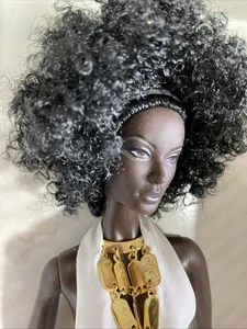 Mattel Nichelle Urban Hipster Barbie bambola 2004 etichetta oro ModelMuse C3822 nuovo con scatola - Foto 1 di 24