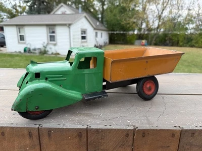 Camión de volteo Wyandotte vintage años 30 verde/marrón 15" juguete de acero prensado Foto 1 de 4