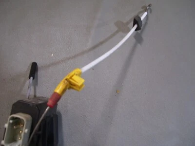 2000 BMW 528i - rear right door lock latch actuator w/ cable and drop lock pin - Изображение 1 из 4