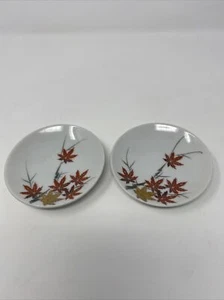 Plato pequeño de cerámica vintage de Japón hoja de arce dorado  - Imagen 1 de 10