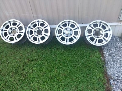 Juego de 4 llantas de aleación MB Motoring 16x8 patrón de pernos 5x5,5  Foto 1 de 4