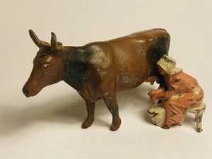 Britains or Similar : Painted Lead Lady Milking Cow - Original Vintage (ref2) - Picture 1 of 3