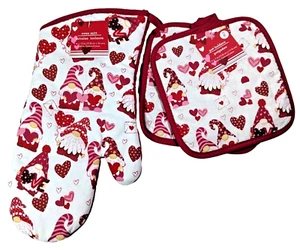Holiday Gnome and Hearts Oven Mitt Potholder Set Red White Cotton 3-Pc Gift NEW - Picture 1 of 4