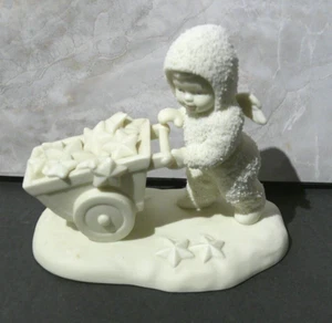 Snowbabies Angel Pushing Wheel Barrel of Stars Dept. 56 Porcelain Figurine  - Bild 1 von 5
