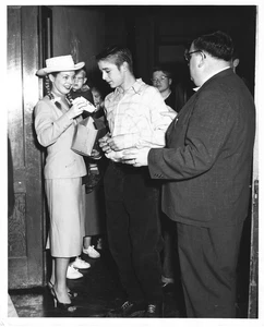 Foto De Colección Años 50 8x10 Gale Davis Annie Oakley Actriz Clavel Promocional - Imagen 1 de 1