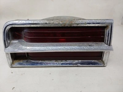 Oldsmobile 442 Cutlass F-85 1965 luz trasera carcasa lente lámpara lado izquierdo del conductor  Foto 1 de 4