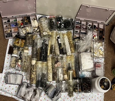 Huge Job Lot Of Sewing Button Mixed Various Assortments Buttons Vintage - Image 1 of 4