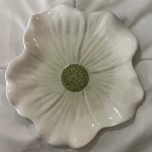 Set/2 Magnolie Blumen Teller 8 1/2”X 8 1/2” Mikrowellen- & Spülmaschinenfest NEU! - Bild 1 von 2