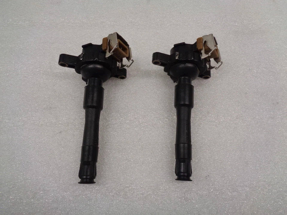 2001-2003 BMW 325i E46 2.5L Ignition Coil Set 0f 2 1748017 OEM DK705328 - Image 1 of 4
