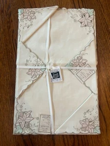 VINTAGE! Tovagliette in lino ricamate con applicazioni - Foto 1 di 6