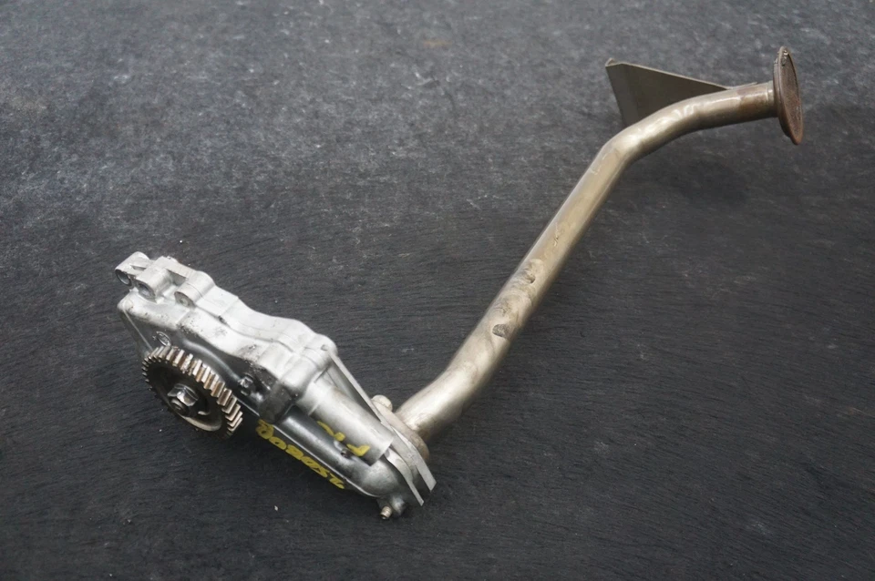 6.6l V8 Engine Oil Pump Assembly OEM 12644591 Chevrolet Silverado 3500 2011-2016 - Image 1 of 4