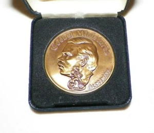 VINTAGE GOEBEL OLSZEWSKI MINIATURES BRONZE COIN STUDIO TOUR 1989 955-B IN BOX - Picture 1 of 4