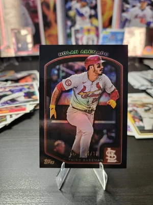 Nolan Arenado Topps 2025 Flagship Serie 2 Negro/10 Foto 1 de 2