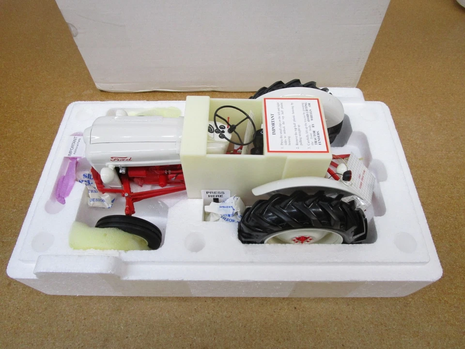 1953 Ford Jubilee tractor FRANKLIN MINT 1/12 box diecast farm toy Z - Image 1 of 4
