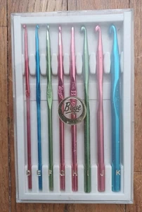 Juego de ganchos de ganchillo de aluminio BOYE DE COLECCIÓN 8 D E F G H I J K en estuche D-K multicolor - Imagen 1 de 5