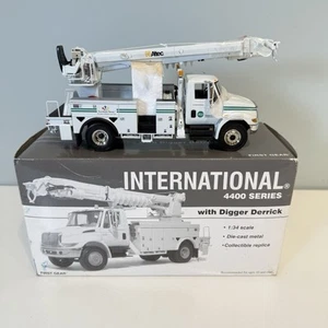 1/34 International 4400 Series with Digger Derrick Delaware Electric Co-op DEC - Picture 1 of 24