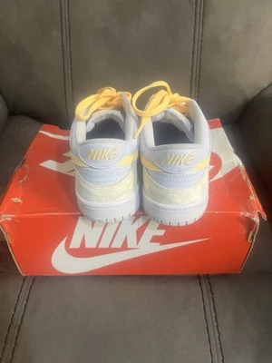 Nike Dunk Low GS Juvenil 6,5 Y. Tinte marfil pálido/melón FB 9109100. Foto 1 de 4