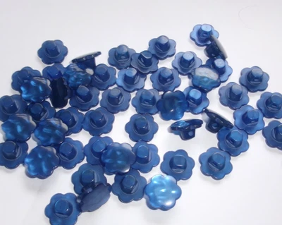 LOT 50 BLUE COLOR 7/16 th INCH SHANK FLOWER BUTTONS, NEW - Image 1 of 2