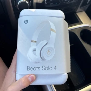 Beats Solo White And Gold - Picture 1 of 3