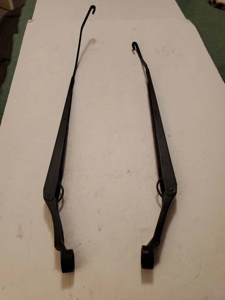 2004 2011 Chevrolet Aveo LEFT & RIGHT Windshield Wiper ARMS OEM - Image 1 of 4