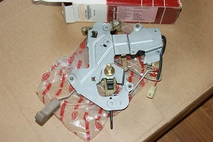 KIA SEDONA SLIDING DOOR LOCK MOTOR SWITCH RIGHT GENUINE NEW 2002-05 0K55272380B - Picture 1 of 1