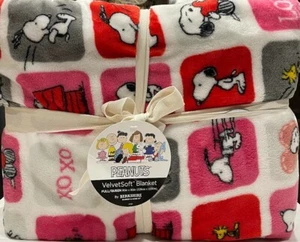 Peanuts Snoopy Throw Velvet Blanket Full /Queen 90” x 90” Valentine Day Hearts - Picture 1 of 10