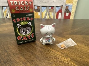 Kidrobot Rambunctious Tricky Cats Cranky Baby Kitty 2/20 Vinyl Figur mit Box - Bild 1 von 2