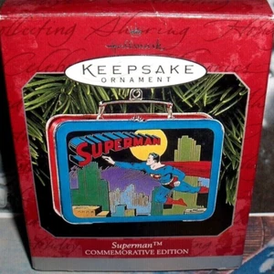 Superman`1998`Lunchbox Style, Pressdose, 3 1/4 x 2 1/2 Hallmark Ornament-NOS - Bild 1 von 6