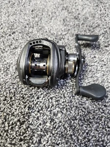 Lew's Tournament Speed Spool LFS Baitcasting Reel TPG1H 6.8:1 - Picture 1 of 20