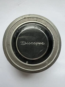 CHEVROLET CHEVY BISCAYNE GM HORN BUTTON CAP - Foto 1 di 10