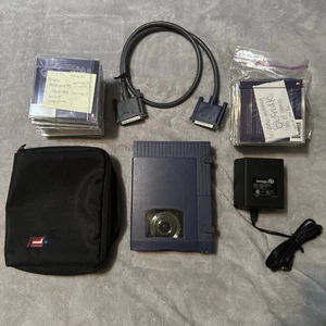 Lecteur externe iomega Zip Disk 100 #Z100P2 avec cordons et étui de transport s'allume - Photo 1/10