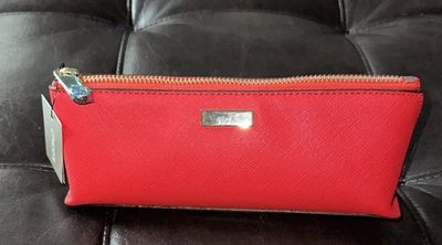 Estojo de lápis cosmético vermelho Chico's preto e branco bolinhas interior 8 x 3 x 2,5" - Imagem 1 de 4