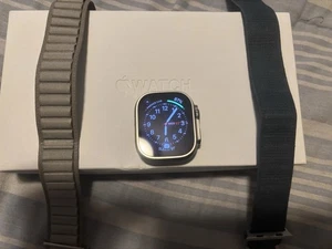 Apple Watch Ultra 2 49mm Boîtier Titane avec GPS et Cellulaire 2 Bandes Supplémentaires - Photo 1 sur 6