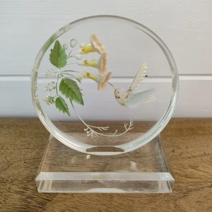 Vtg Lucite Acrylic Reverse Cut Hand Painted Hummingbird Desk Decor Paperweight - Picture 1 of 10