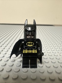 Lego Batman Type 2 head yellow utility belt spongy cape minifigure 70918 70910