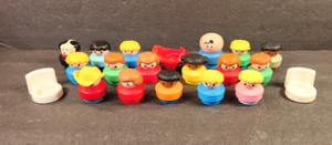 KONVOLUT 16 VINTAGE 90ER JAHRE FISHER PRICE LITTLE PEOPLE KLOBIGE FIGUREN + AUTO + STÜHLE - Bild 1 von 9